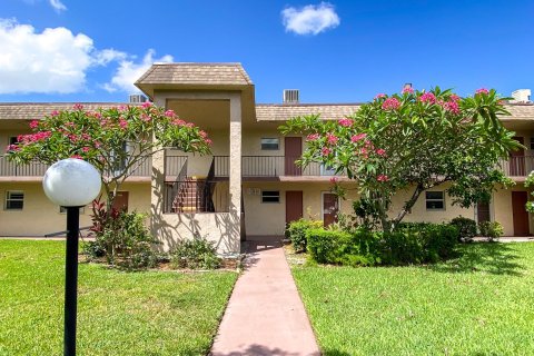 Condo in Palm Springs, Florida, 1 bedroom  № 1227802 - photo 26