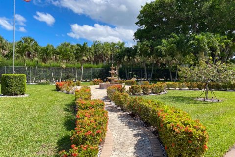 Condo in Palm Springs, Florida, 1 bedroom  № 1227802 - photo 17