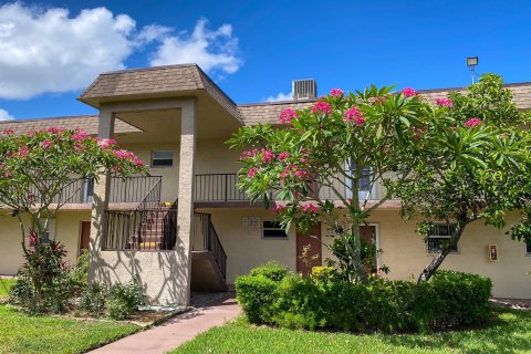 Condo in Palm Springs, Florida, 1 bedroom  № 1227802 - photo 25