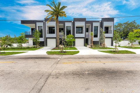 Propiedad comercial en venta en Hollywood, Florida, 580.64 m2 № 1227658 - foto 1