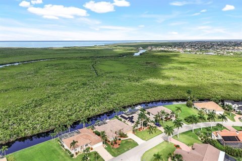 Villa ou maison à vendre à Punta Gorda, Floride: 3 chambres, 223.99 m2 № 1289851 - photo 4