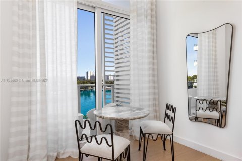 Condo in Miami Beach, Florida, 2 bedrooms  № 1318785 - photo 27