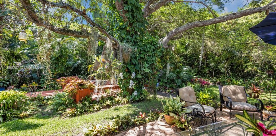 Casa en Coral Gables, Florida 5 dormitorios, 315.96 m2 № 1139002