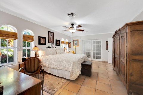 House in Coral Gables, Florida 5 bedrooms, 315.96 sq.m. № 1139002 - photo 27