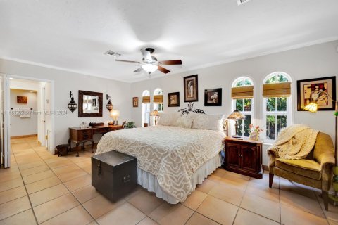 House in Coral Gables, Florida 5 bedrooms, 315.96 sq.m. № 1139002 - photo 25