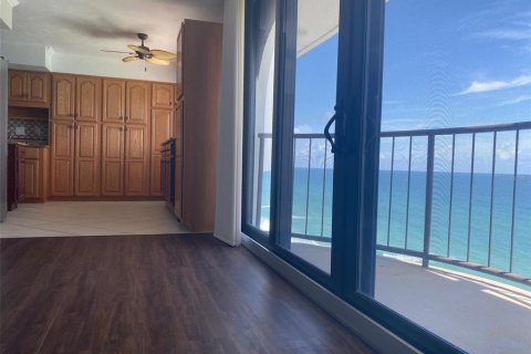 Condominio en venta en Daytona Beach Shores, Florida, 2 dormitorios, 169.08 m2 № 1394212 - foto 6