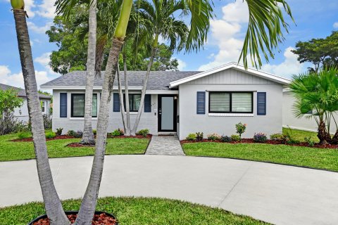 House in West Palm Beach, Florida 3 bedrooms, 139.82 sq.m. № 880767 - photo 20