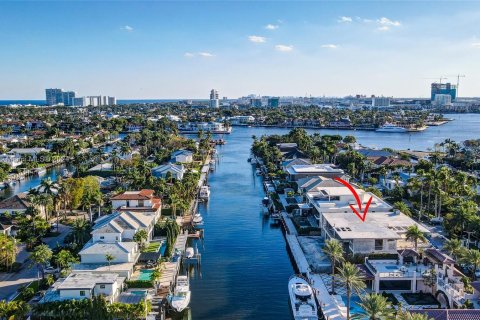 Villa ou maison à vendre à Fort Lauderdale, Floride: 7 chambres № 567849 - photo 8