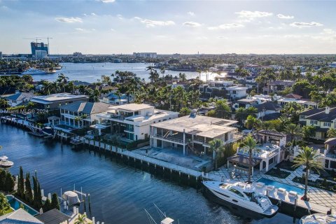 Villa ou maison à vendre à Fort Lauderdale, Floride: 7 chambres № 567849 - photo 6