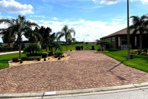 Terreno en venta en Polk City, Florida № 1367911 - foto 1