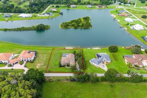 Villa ou maison à vendre à Land O' Lakes, Floride: 4 chambres, 312.06 m2 № 1367913 - photo 1