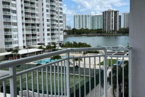 Condo in Aventura, Florida, 2 bedrooms  № 1132123 - photo 15