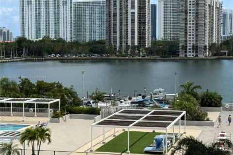 Condominio en venta en Aventura, Florida, 2 dormitorios, 116.22 m2 № 1132123 - foto 1