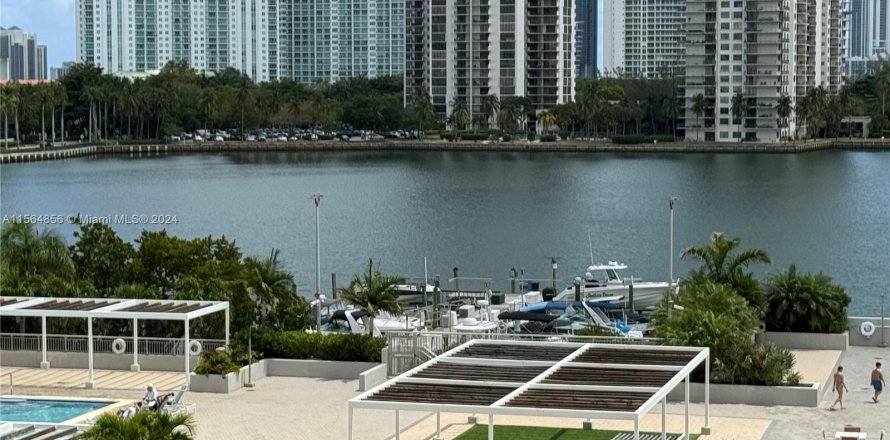 Condo in Aventura, Florida, 2 bedrooms  № 1132123