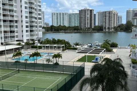 Condo in Aventura, Florida, 2 bedrooms  № 1132123 - photo 16