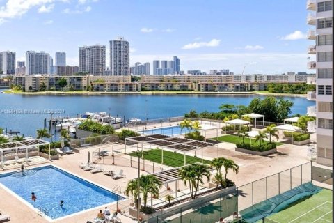 Condominio en venta en Aventura, Florida, 2 dormitorios, 116.22 m2 № 1132123 - foto 21