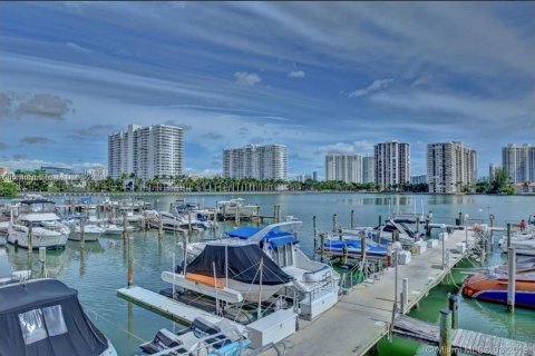 Condo in Aventura, Florida, 2 bedrooms  № 1132123 - photo 18