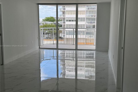 Condo in Aventura, Florida, 2 bedrooms  № 1132123 - photo 28