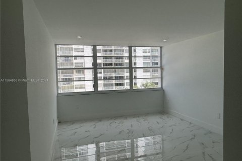 Copropriété à vendre à Aventura, Floride: 2 chambres, 116.22 m2 № 1132123 - photo 13