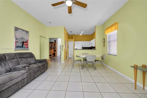 House in Davie, Florida 3 bedrooms, 152.27 sq.m. № 1146374 - photo 13