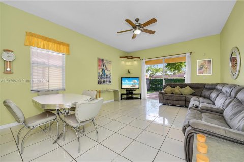 House in Davie, Florida 3 bedrooms, 152.27 sq.m. № 1146374 - photo 14