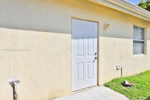House in Davie, Florida 3 bedrooms, 152.27 sq.m. № 1146374 - photo 23
