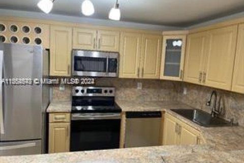 Adosado en alquiler en Hialeah, Florida, 3 dormitorios, 115.66 m2 № 1367135 - foto 1