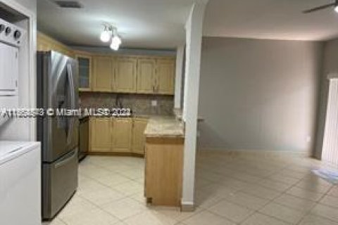 Adosado en alquiler en Hialeah, Florida, 3 dormitorios, 115.66 m2 № 1367135 - foto 4