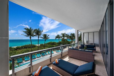 Condo in Miami Beach, Florida, 3 bedrooms  № 1367136 - photo 1