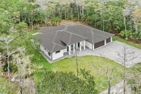 House in Naples, Florida 5 bedrooms, 235.69 sq.m. № 1310929 - photo 6