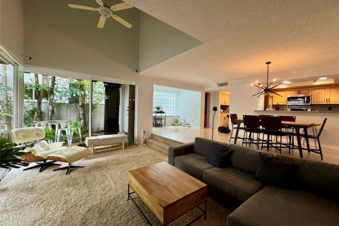 Touwnhouse à vendre à Miami, Floride: 2 chambres, 155.61 m2 № 1102276 - photo 21