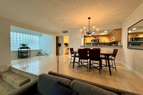 Touwnhouse à vendre à Miami, Floride: 2 chambres, 155.61 m2 № 1102276 - photo 20