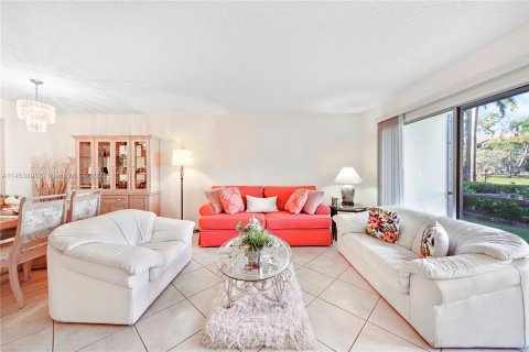 Condominio en venta en Pembroke Pines, Florida, 2 dormitorios, 102.75 m2 № 722413 - foto 1