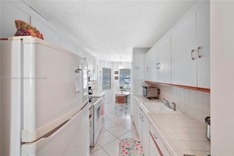 Condominio en venta en Pembroke Pines, Florida, 2 dormitorios, 102.75 m2 № 722413 - foto 11