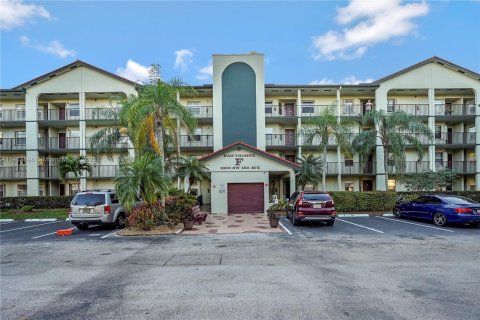 Copropriété à vendre à Pembroke Pines, Floride: 2 chambres, 102.75 m2 № 722413 - photo 25