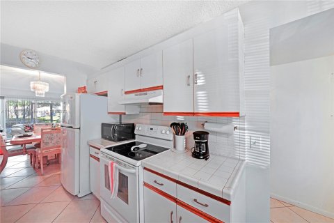 Copropriété à vendre à Pembroke Pines, Floride: 2 chambres, 102.75 m2 № 722413 - photo 7
