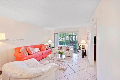 Copropriété à vendre à Pembroke Pines, Floride: 2 chambres, 102.75 m2 № 722413 - photo 3