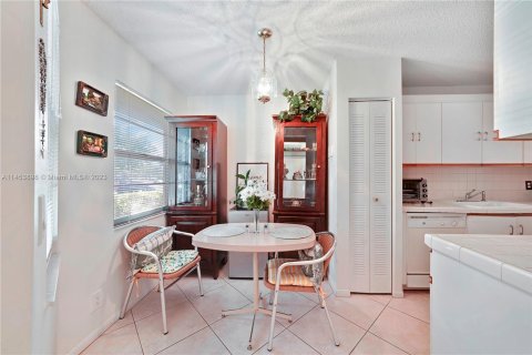 Condominio en venta en Pembroke Pines, Florida, 2 dormitorios, 102.75 m2 № 722413 - foto 10