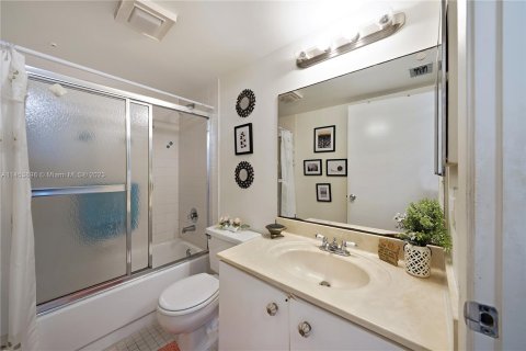 Condominio en venta en Pembroke Pines, Florida, 2 dormitorios, 102.75 m2 № 722413 - foto 19