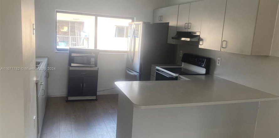 Condo in Hialeah, Florida, 2 bedrooms  № 1403041