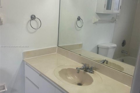 Condominio en venta en Hialeah, Florida, 2 dormitorios, 85.93 m2 № 1403041 - foto 8