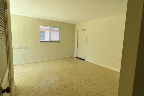 Immobilier commercial à vendre à Hialeah, Floride: 152.36 m2 № 1403032 - photo 11