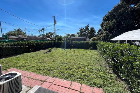 Immobilier commercial à vendre à Hialeah, Floride: 152.36 m2 № 1403032 - photo 15