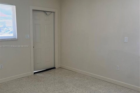 Immobilier commercial à vendre à Hialeah, Floride: 152.36 m2 № 1403032 - photo 8