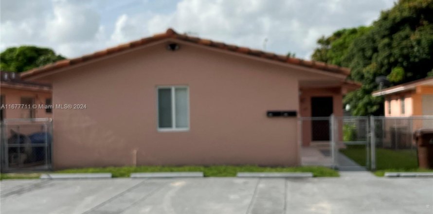 Immobilier commercial à Hialeah, Floride 152.36 m2 № 1403032