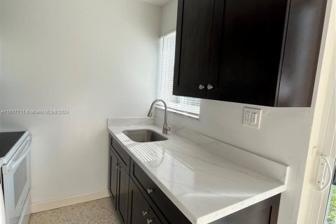 Immobilier commercial à vendre à Hialeah, Floride: 152.36 m2 № 1403032 - photo 7