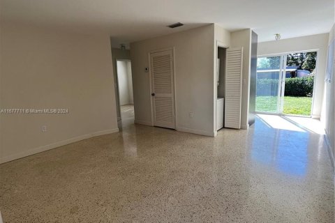 Immobilier commercial à vendre à Hialeah, Floride: 152.36 m2 № 1403032 - photo 13