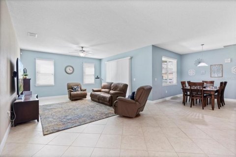 Casa en venta en Tampa, Florida, 5 dormitorios, 288.93 m2 № 1130949 - foto 10