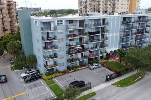 Купить кондоминиум в Норт-Майами, Флорида 3 комнаты, 97.55м2, № 1139917 - фото 7
