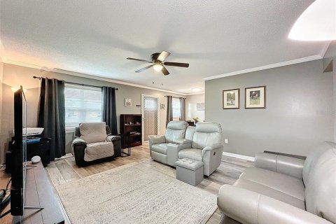 Condo in New Port Richey, Florida, 2 bedrooms  № 1296877 - photo 9